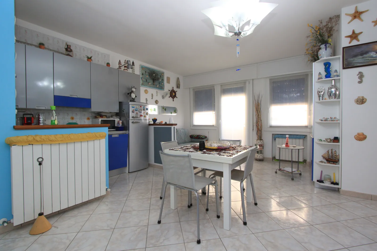 Trilocale fronte mare in vendita