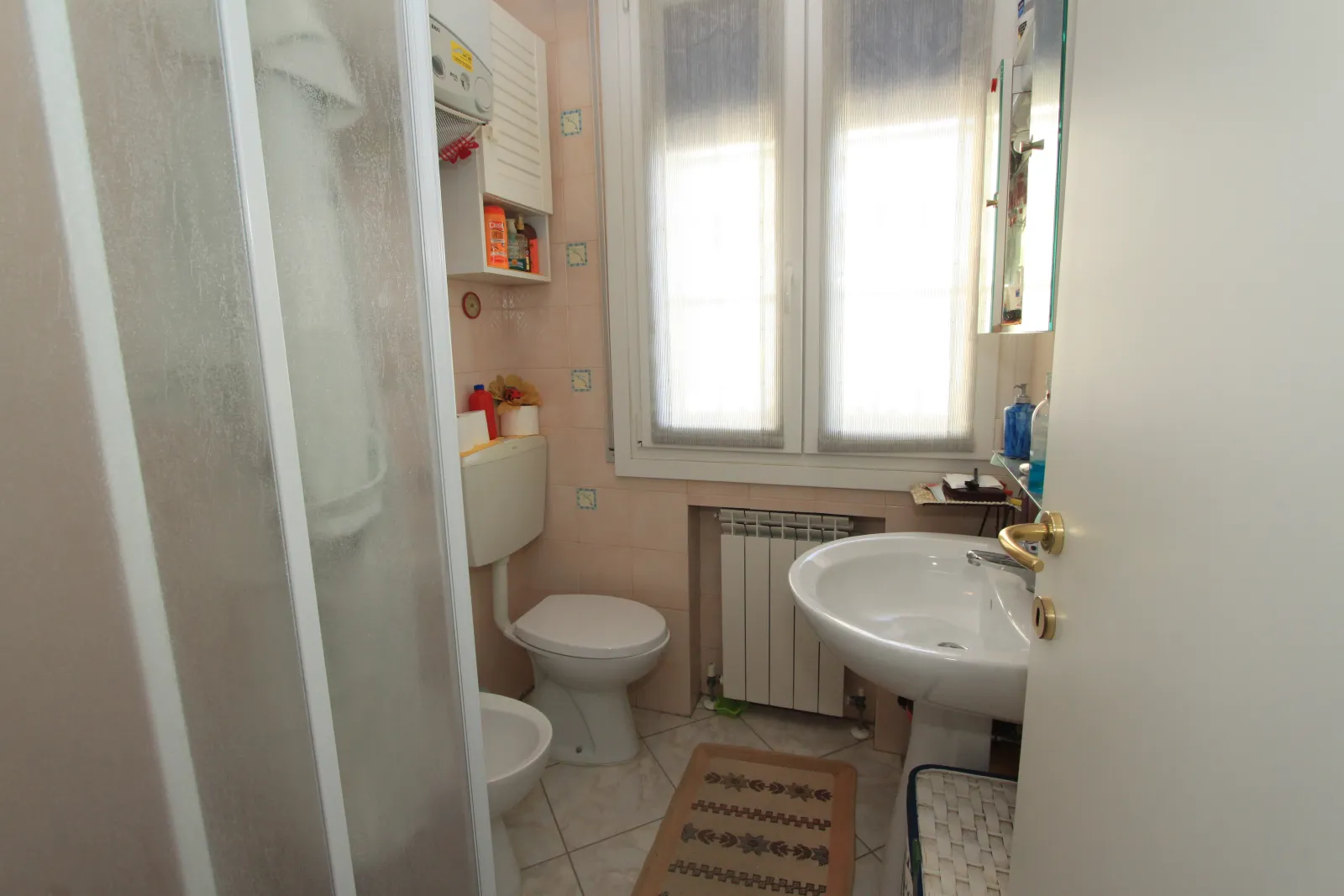 Trilocale fronte mare in vendita