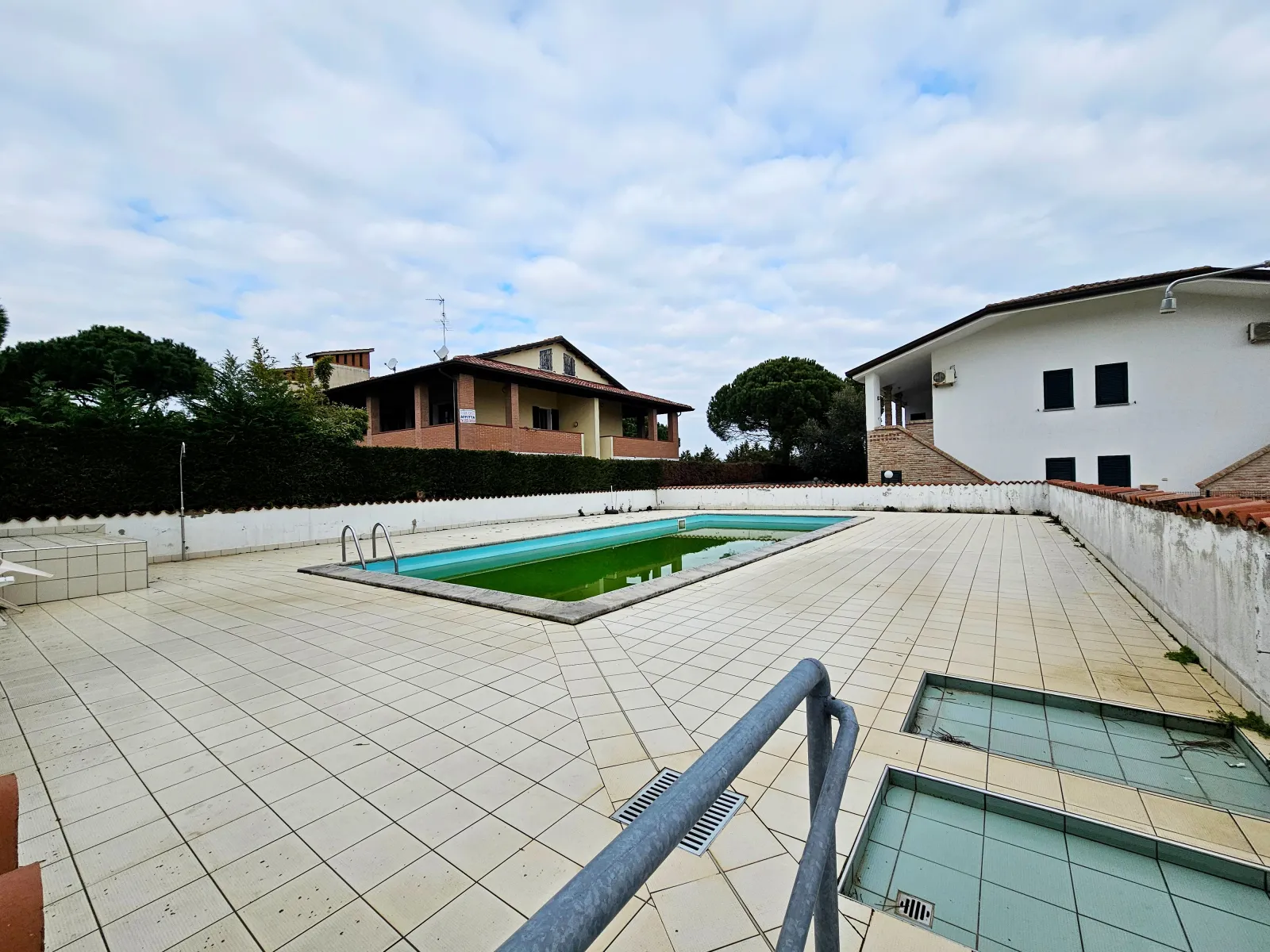 Bilocale in vendita a Liod degli Scacchi con piscina