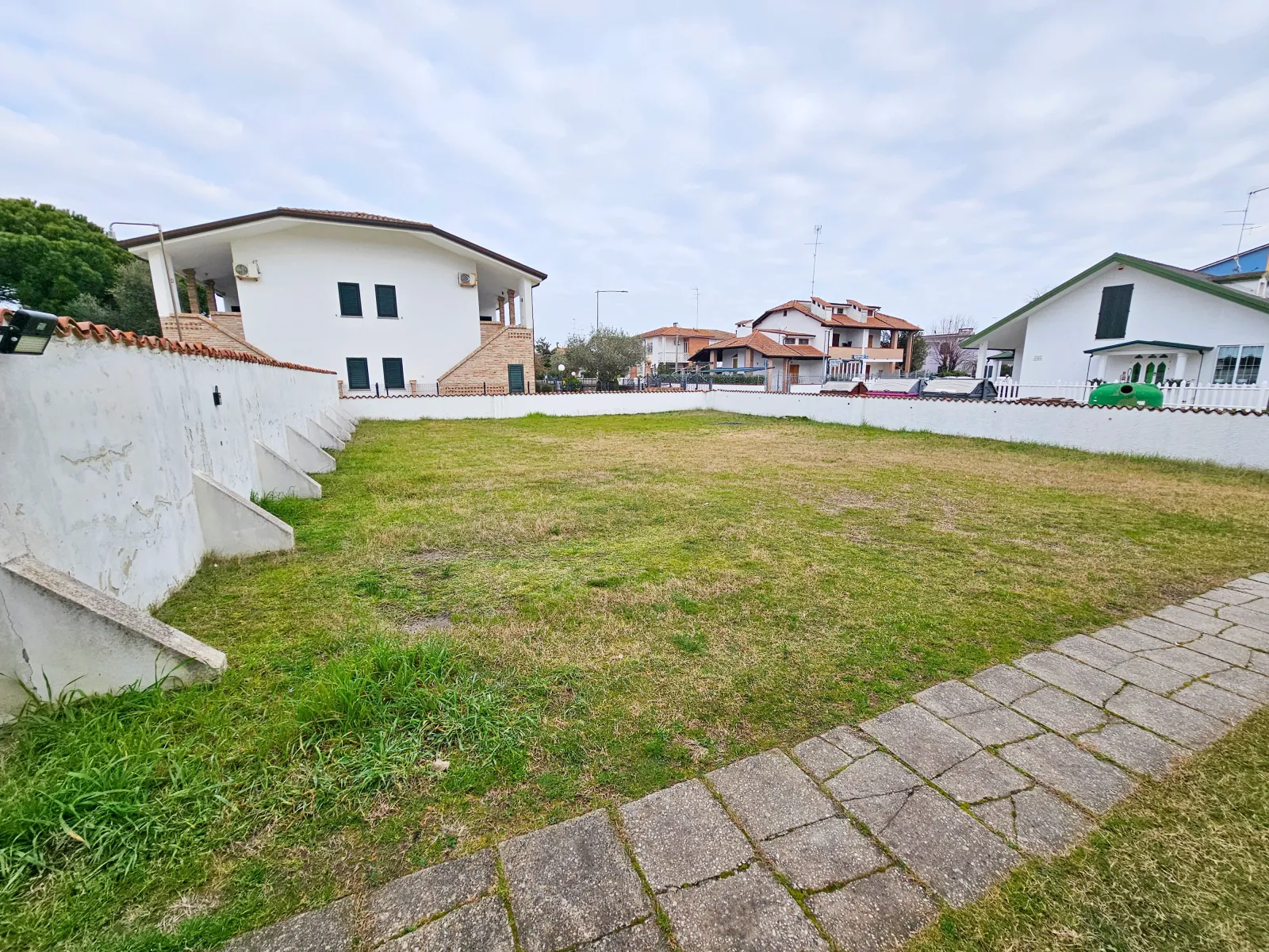 Bilocale in vendita a Liod degli Scacchi con piscina