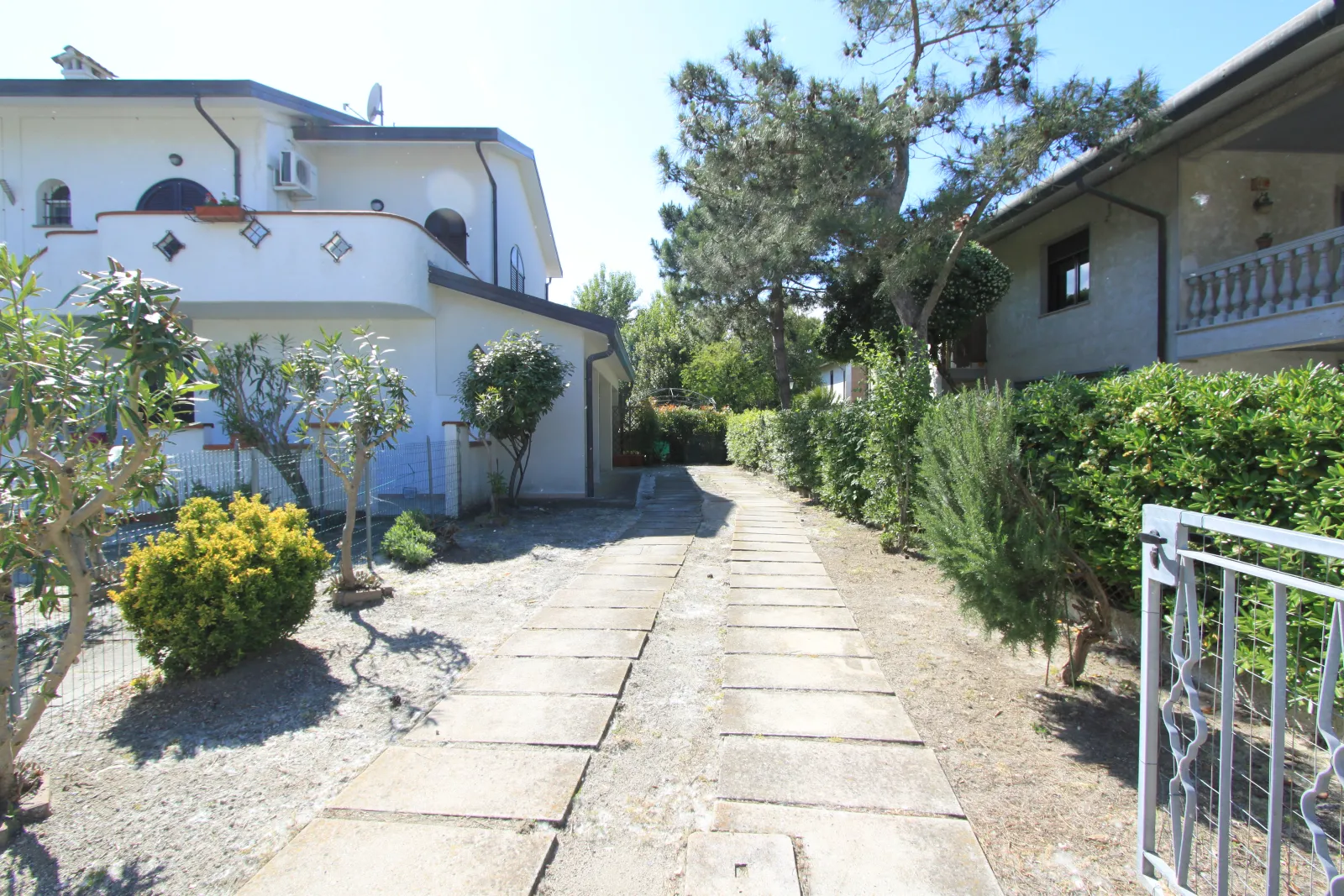 Bilocale in villetta in affitto