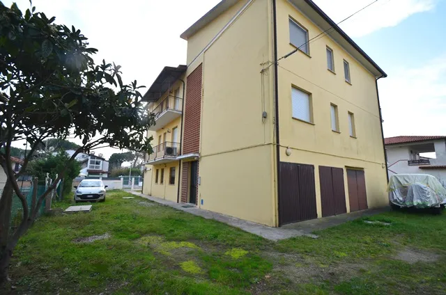 Ampio appartamento trilocale in Vendita a Lido delle Nazioni