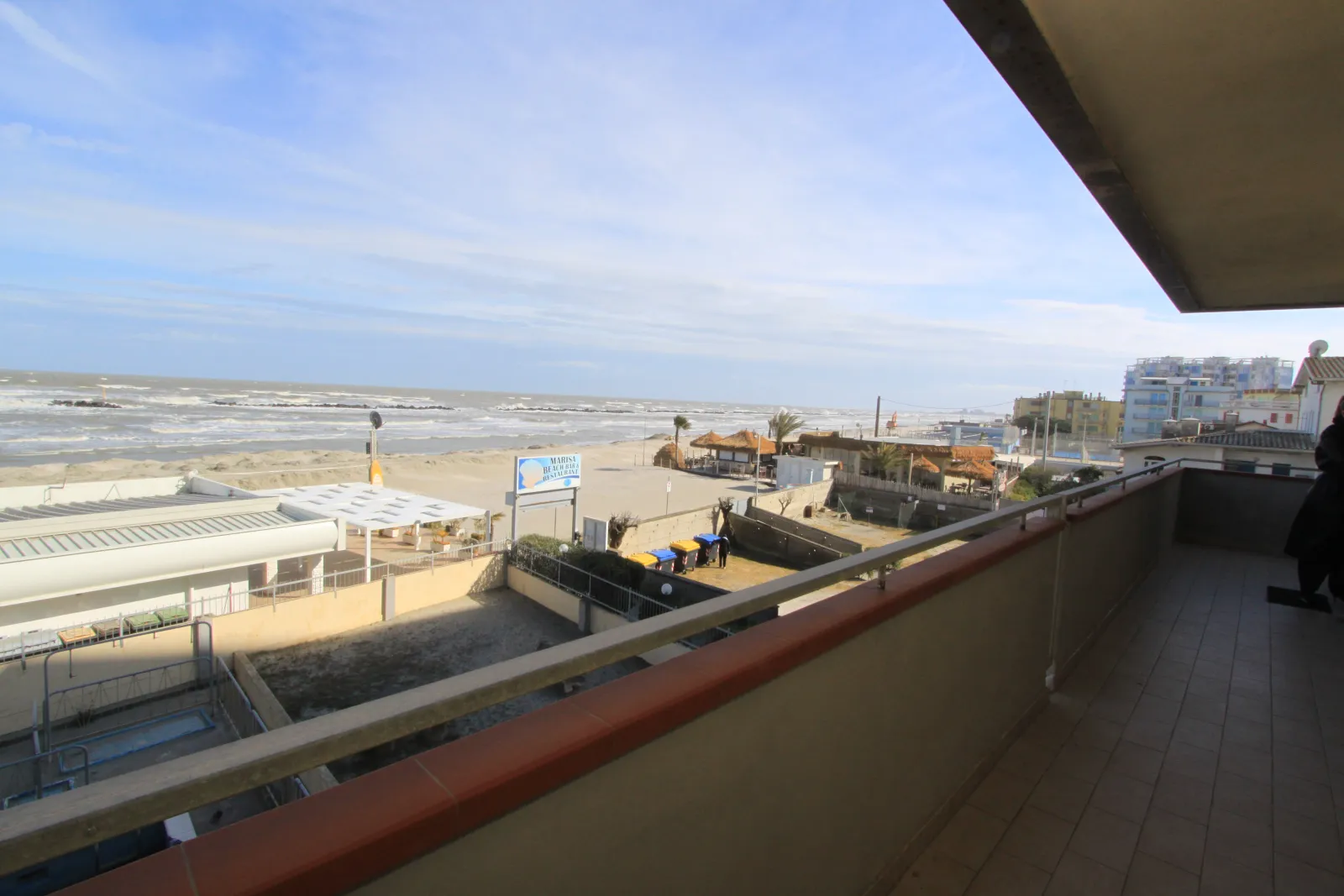 Appartamento quadrilocale fronte mare in vendita a Lido di Pomposa con mansarda, piscina e posto auto