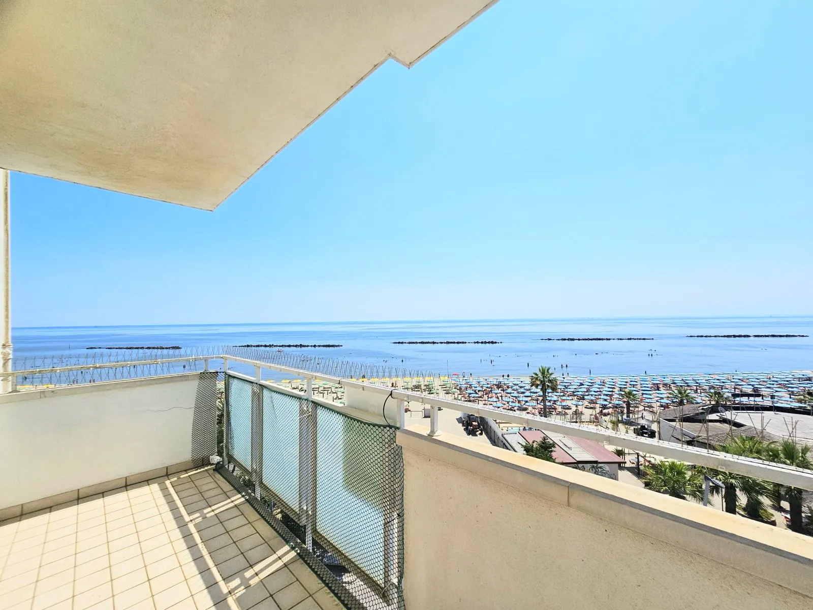 Bilocale in vendita con vista fronte mare