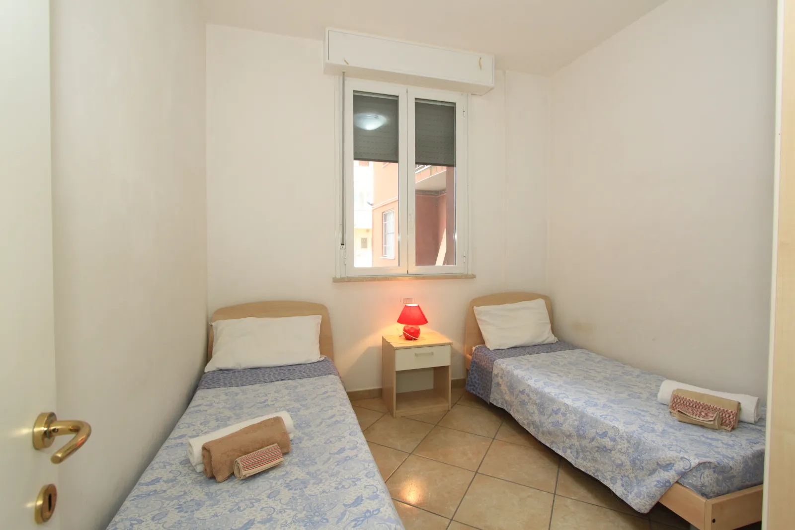 Last minute appartamento trilocale a pochi passi dal mare